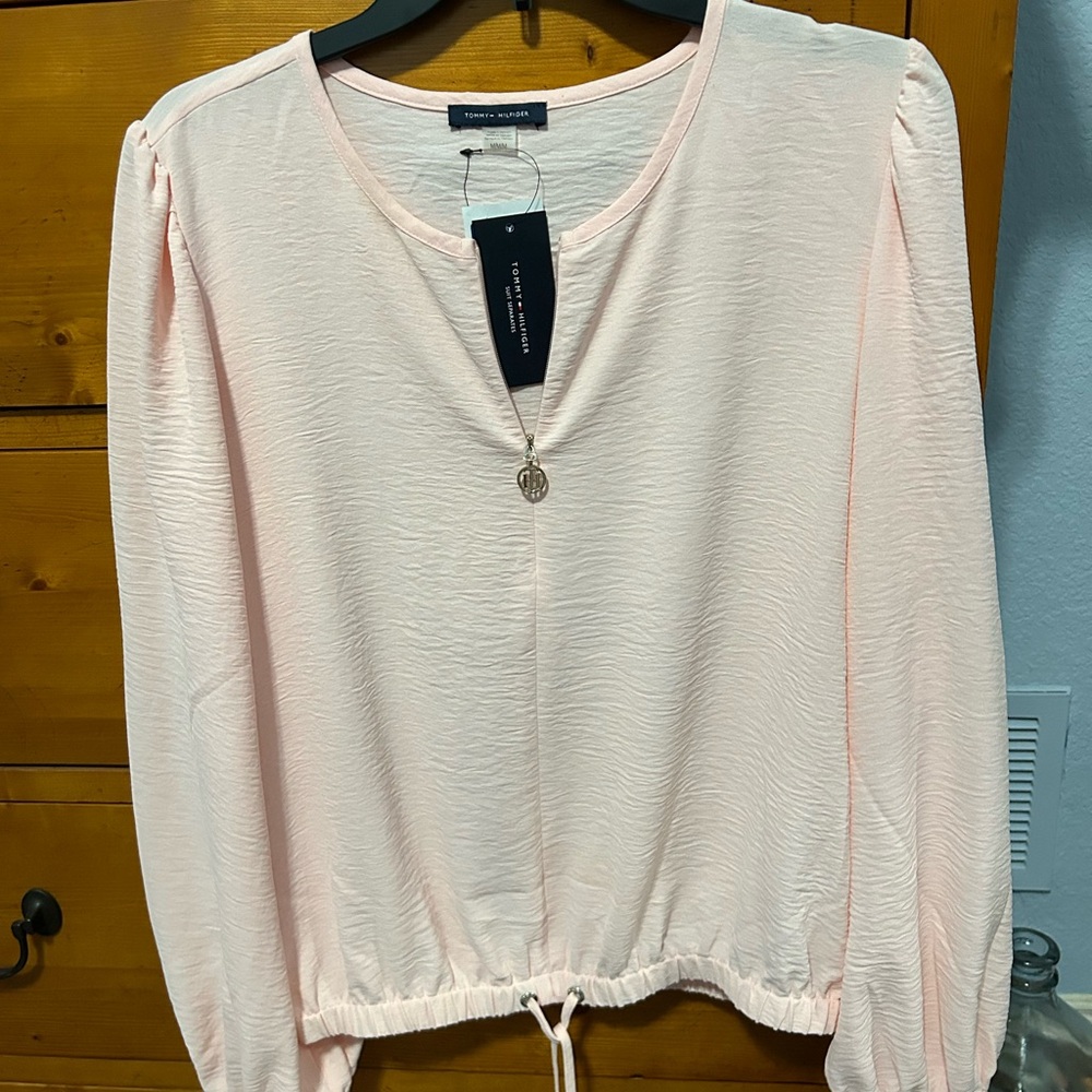 Tommy Hilfiger light peach/cream v-neck zip, elastic waist, blouse size medium